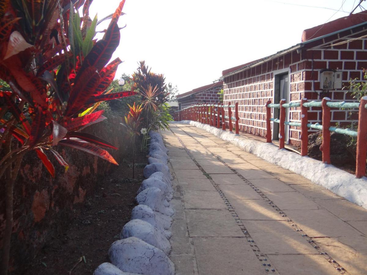 Exotic Valley Hotel Mahabaleshwar Bagian luar foto
